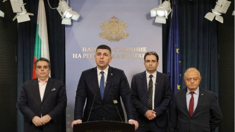 ПП-ДБ иска правителството да иска вот на доверие или да се преформатира