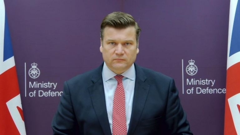Министърът на въоръжените сили на Обединеното кралство Джеймс Хийпи идва