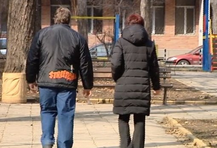 Нагла имотна измама Брат и сестра сираци с лека умствена