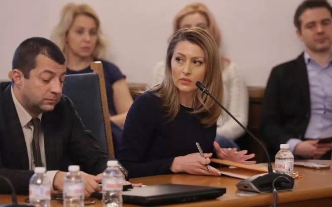 Парламентарната комисия по конституционни и правни въпроси одобри на първо