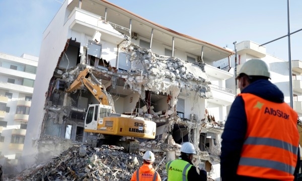 След мощното земетресение с магнитут 6 4 по Рихтер множество сгради