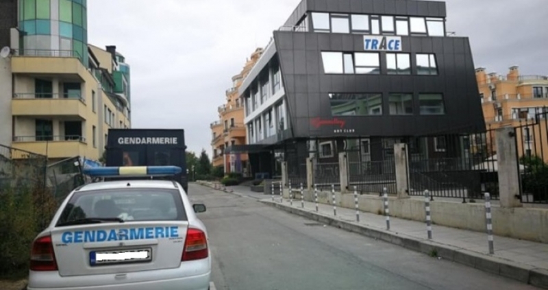 Разследващи и жандармерия влязоха в сградата на Трейс груп в