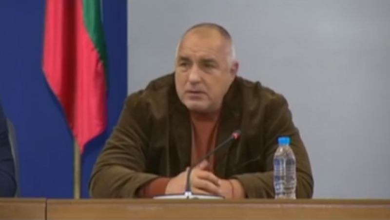На извънреден брифинг в Министерски съвет премиерът Бойко Борисов вицепремиерът