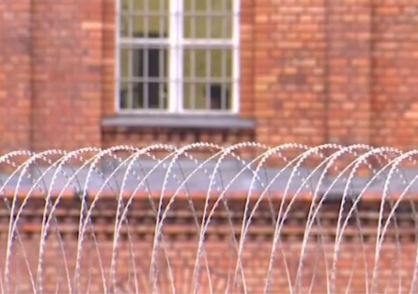 Мащабна полицейска операция се провежда в Берлин Издирват се четирима