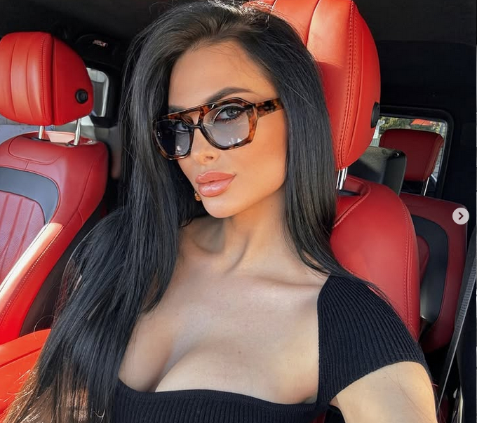 На Малдивите събира тен Ивана съпругата на хърватската футболна звезда