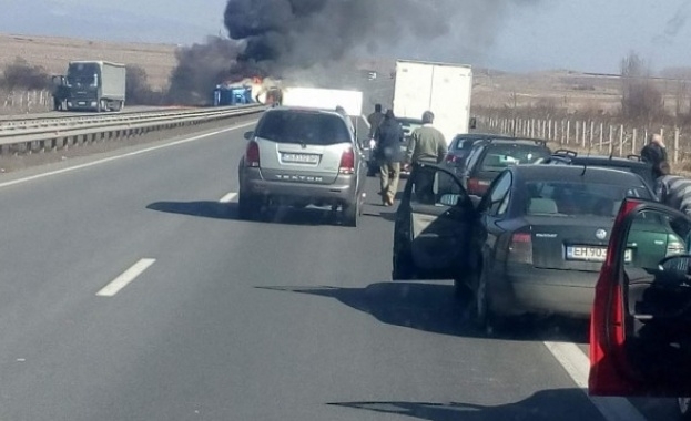Техническа неизправност е причинила запалване в товарен автомобил на главния