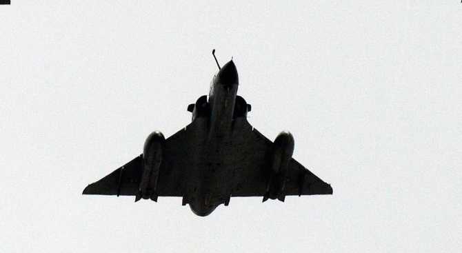 Самолет на френските военновъздушни сили изчезна над източната част на