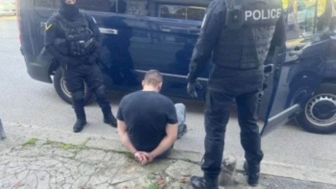 Арестуваха звезда от телевизионно предаване за педофилия в Карлово /снимки/