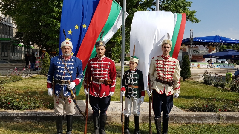 На 6 май по традиция обществеността на Мездра чества Деня