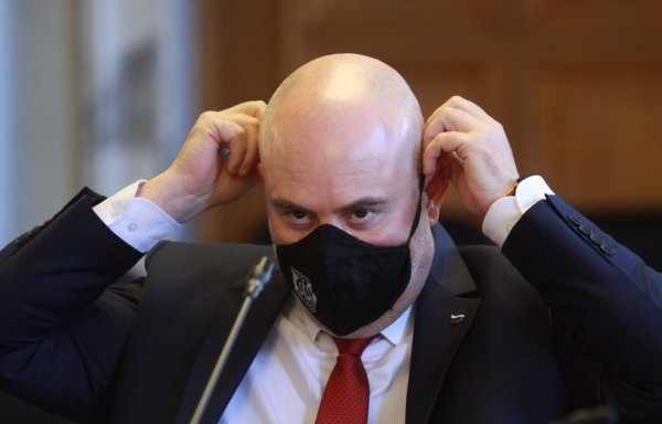 Измина година от почти единодушния избор на членовете на Висшия