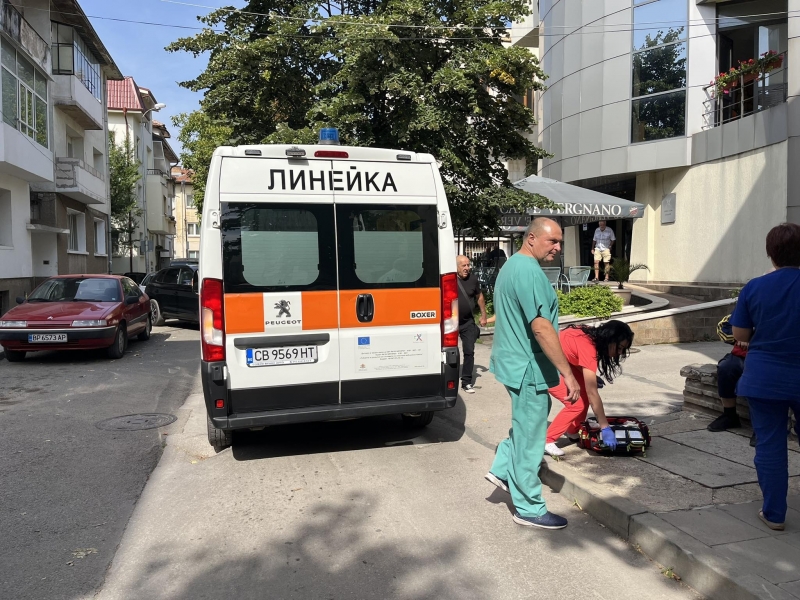 Сирени на линейка огласиха центъра на Враца, видя първо репортер