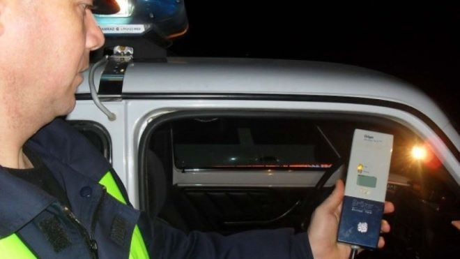 Опасност на пътя! Спипаха мъж зад волана с близо 2 промила във Враца, изтрезня в ареста