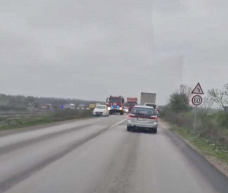 Катастрофа затруднява движението между Кнежа и Бяла Слатина научи агенция