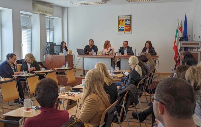 На заключителна пресконференция която се състоя в заседателната зала на