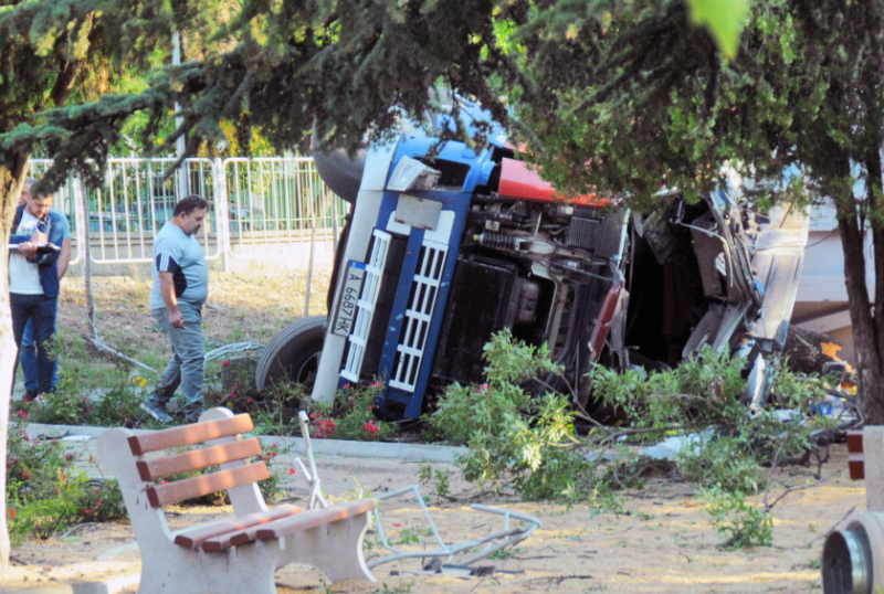 Отрицателна е алкохолната проба на шофьора на ТИР а който премаза