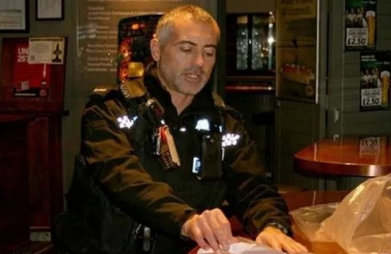 Българин нападна и подпали двама полицаи в училище в Нюкий