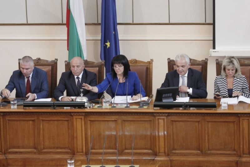 Депутатите които днес не бяха в пленарната зала без уважителни