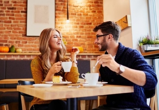 Отивате на първа среща с непознат мъж или жена Срещате