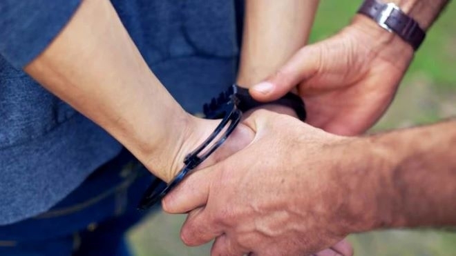 Щракнаха белезниците на мъж пошегувал се за бомба в хотел