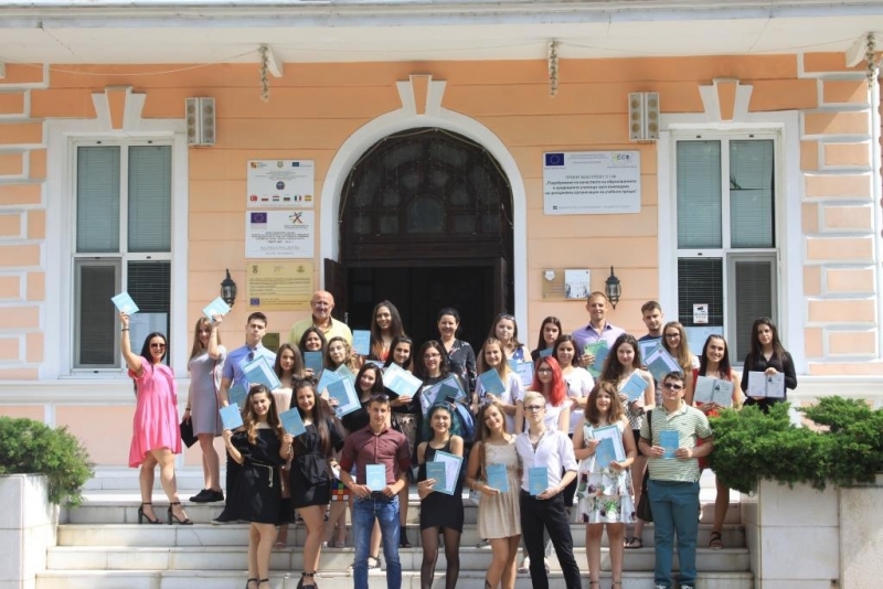 Връчиха дипломите на новия випуск на СУ "Христо Ботев" във Враца /снимки/