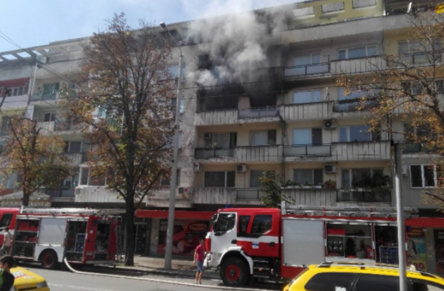 Голям пожар нанесе сериозни щети в дома на семейство от