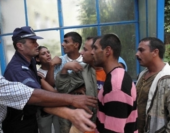 Голям скандал е избухнал между група младежи в Лом съобщиха