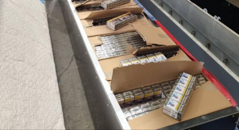 Митнически служители откриха 335 200 къса 16 760 кутии контрабандни цигари при проверка