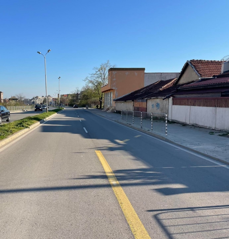 От днес движението по пътното платно на бул Крайречен във