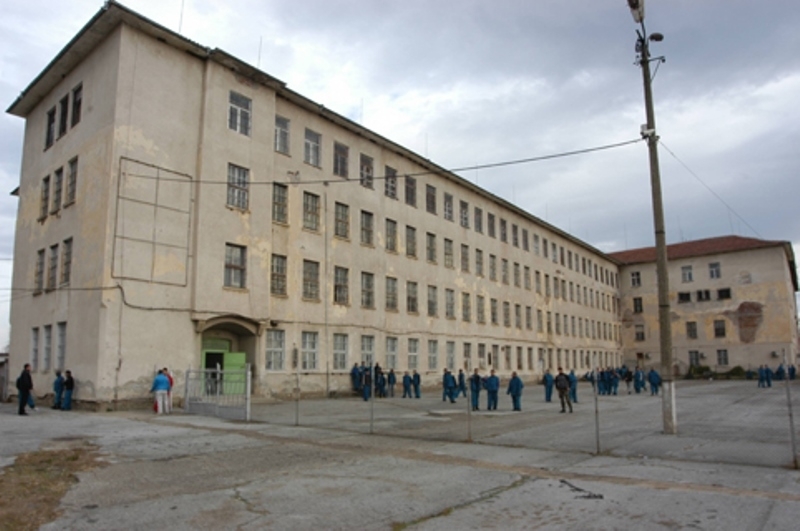 Пожарникари отдимяваха помещение в затвора в Бойчиновци, съобщиха от МВР-Монтана.