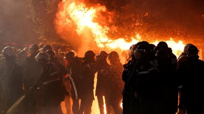 Напрежение и сблъсъци белязаха вчерашния протест на основната опозиционна Демократическа