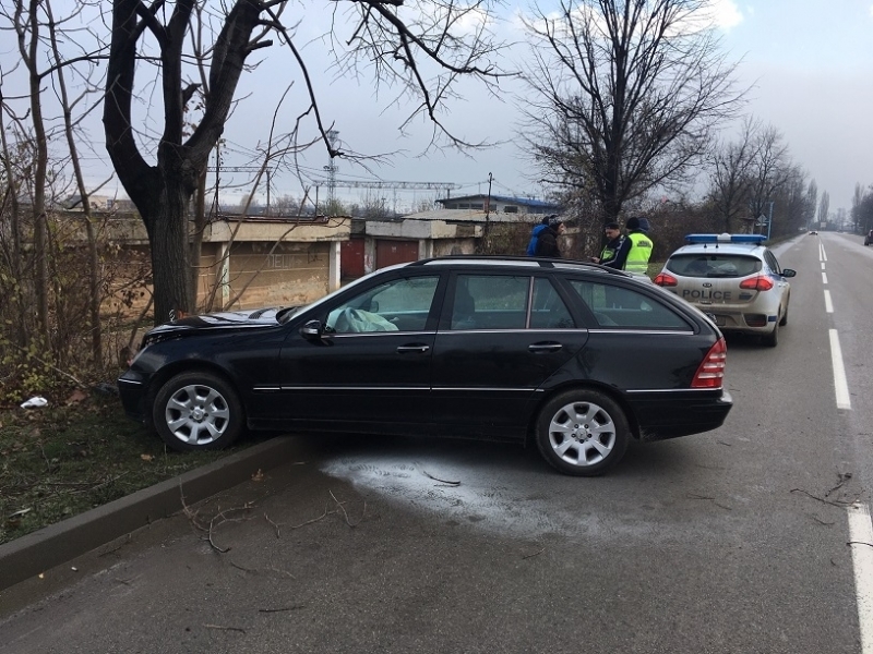 МВР потвърди новината на BulNews за катастрофата с „Мерцедес“ на възлов булевард във Враца