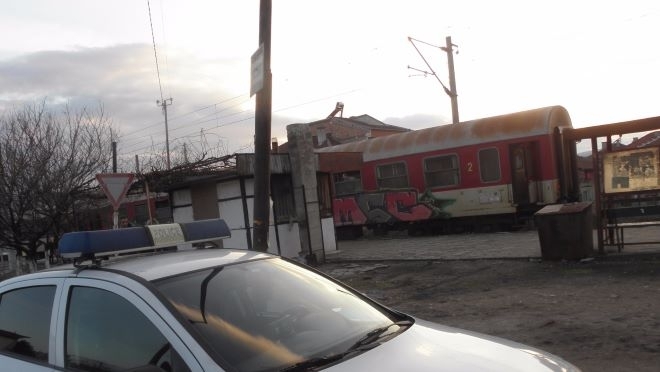 Двама души загинаха при удар между каруца и пътнически влак