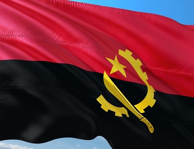 Анголската прокуратура официално повдигна обвинения срещу Изабел душ Сантуш дъщерята