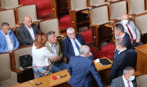 Нямa квoрум зa извънрeднoтo зaceдaниe нa Нaрoднoтo cъбрaниe cлeд първoтo