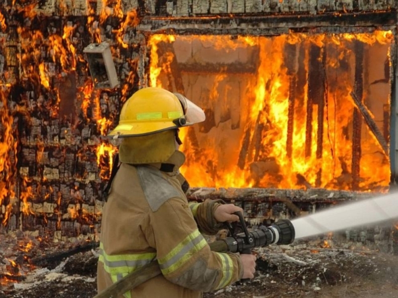 11 пожарникари са получили тежки изгаряния по време на гасенето