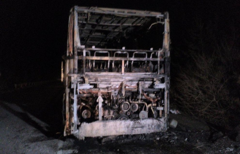 Автобус, превозващ 46 души от София за Македония, изгоря напълно
