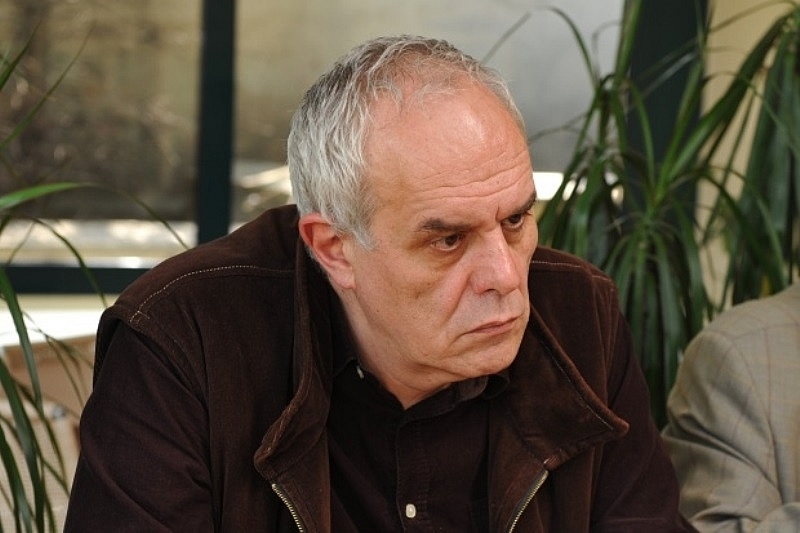 Покупката на апартамента на Цветанов е съшита с бели конци