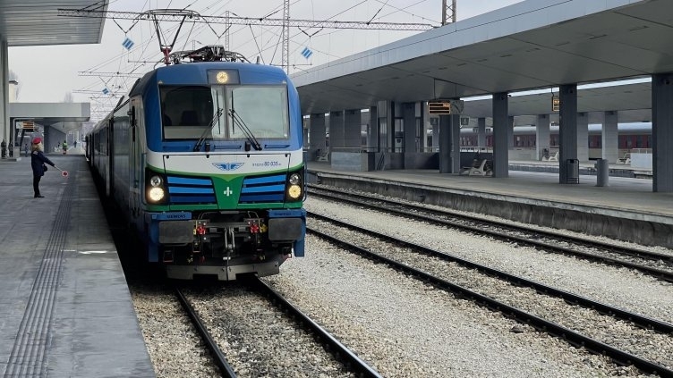 Бързият влак от Варна за София блъсна и уби мъж, нищят кой е