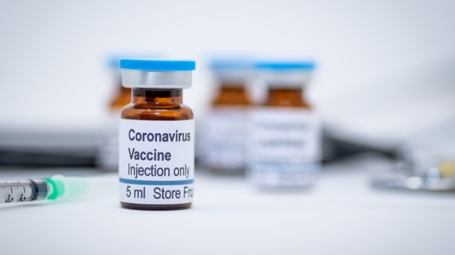 Започна ваксинацията с ваксината на AstraZeneca срещу COVID 19 В Пирогов