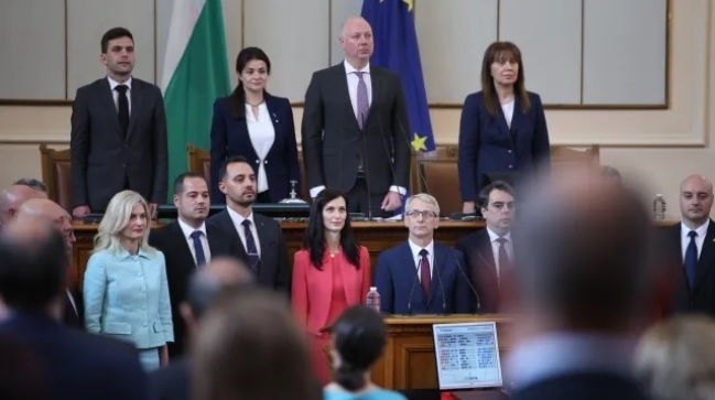Всеки трети българин очаква че новото правителство ще издържи максимум