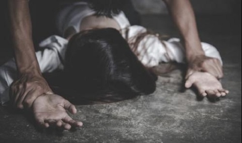 Изверг, изнасилил 13-годишната си доведена дъщеря, влиза за дълго в