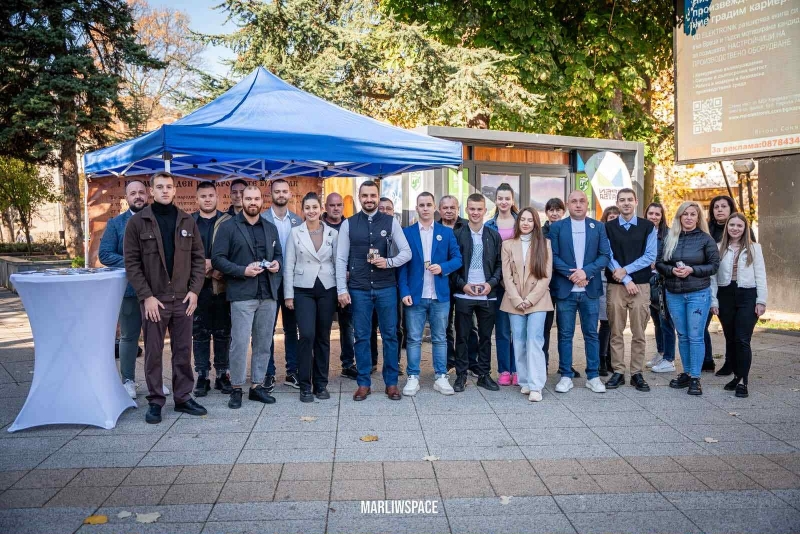 В Деня на будителите врачани получиха символични подаръци с послание за знание и единство /снимки/