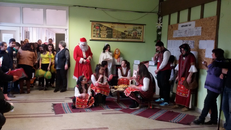 Младежи и девойки от професионалното училище по готварство и кетъринг