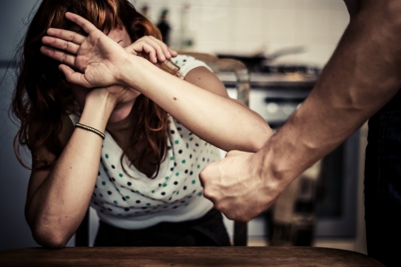 Обвиняем за побой в условията на домашно насилие в Добринище