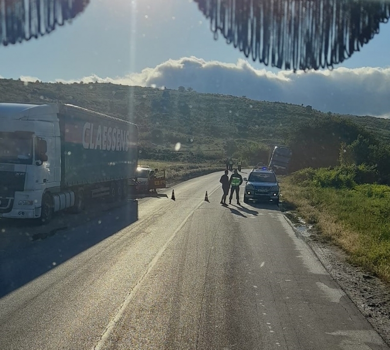 Мъж загина в жестока катастрофа между кола и влекач във