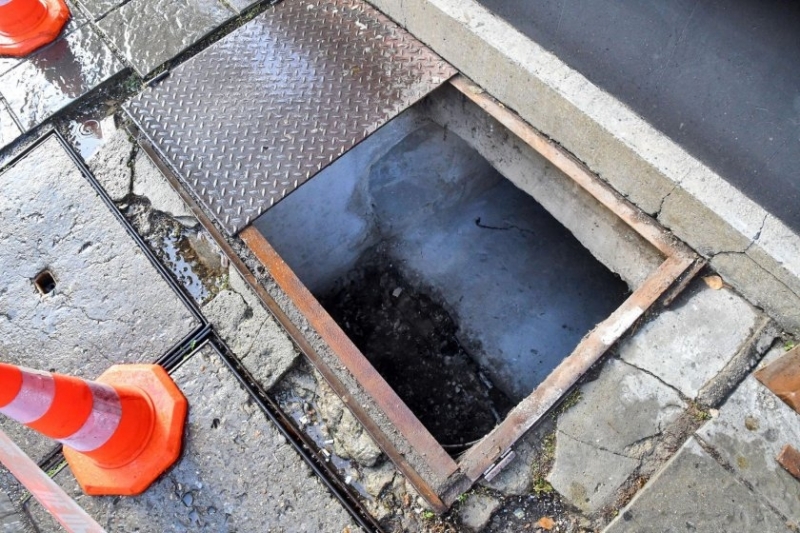 7 годишно дете падна в необезопасена шахта дълбока над метър и