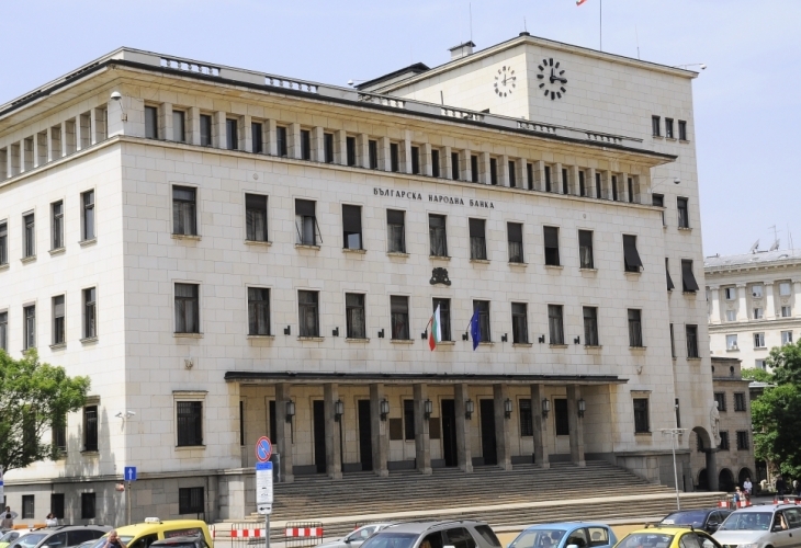 На фона на падащите лихви през миналата година банките масово