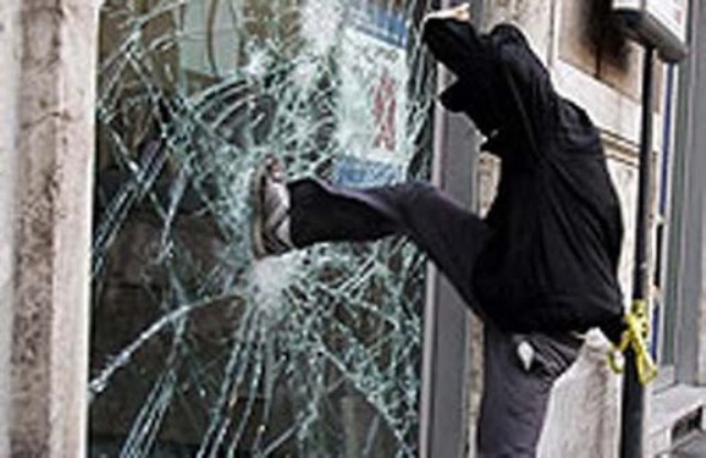 Младеж е разбил и обрал магазин в монтанското село Стубел