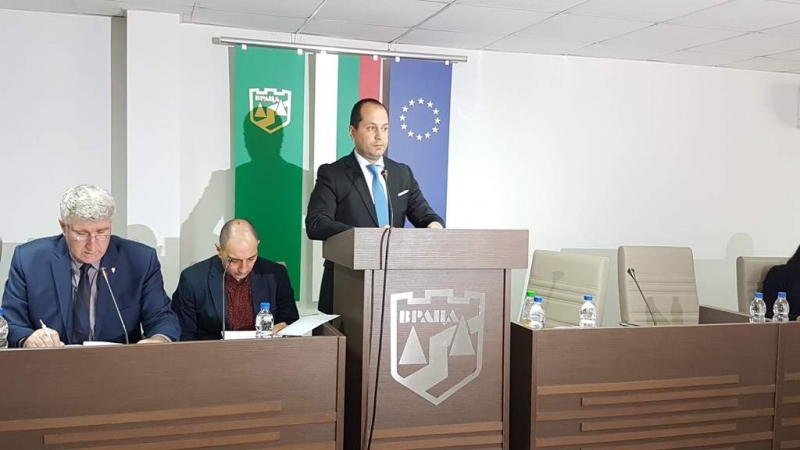 Преди минути общинските съветници във Враца гласуваха общински дълг за