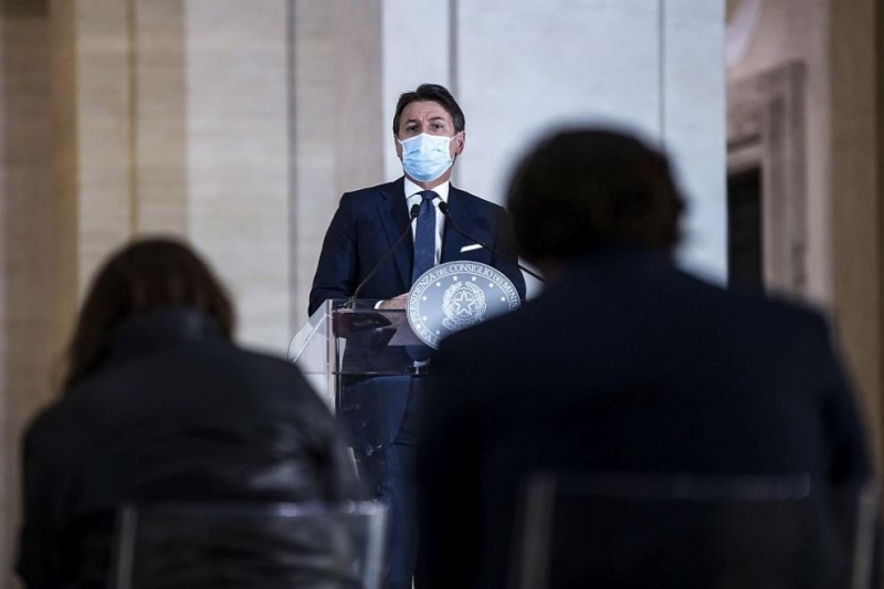 Италианският премиер Джузепе Конте обяви снощи нови мерки за ограничаване на